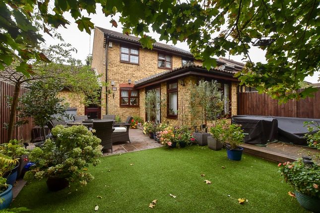 Corfe Close Southwater, Horsham photo 2