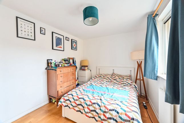 Wellington Way, E3, Bow photo 4