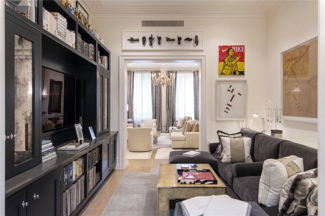 Flat for sale in Lowndes Square, London