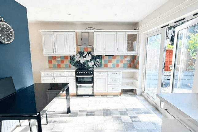 1 The Alders, HOUNSLOW photo 3