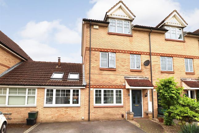 Thumbnail Town house for sale in Meam Close, York