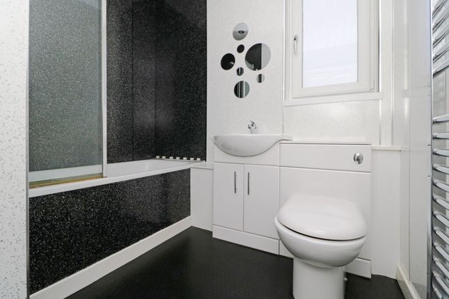 32, Auchinblae Place, Dundee photo 4