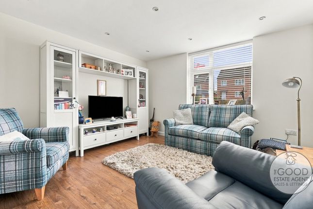 59, Willingale Road, Loughton photo 2