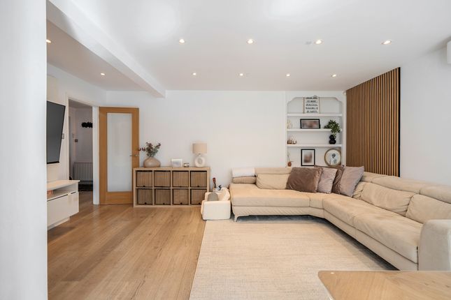 22, Kerrill Avenue, Coulsdon photo 3