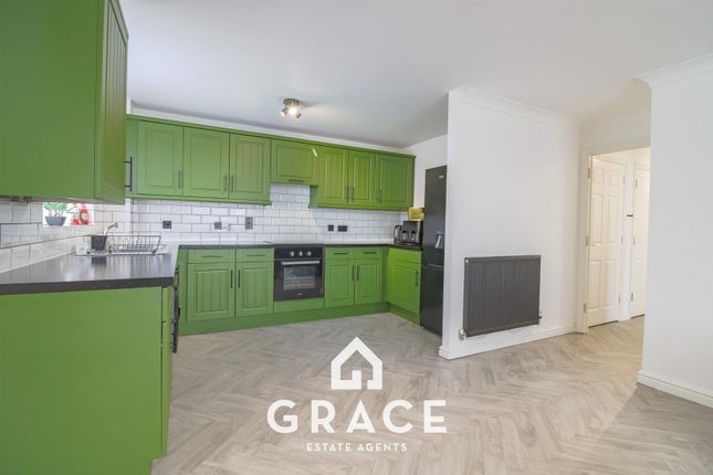 26, Childers Court, Ipswich photo 4