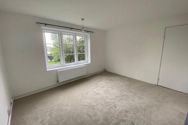 Flat to rent in Bitterne Road West, Southampton