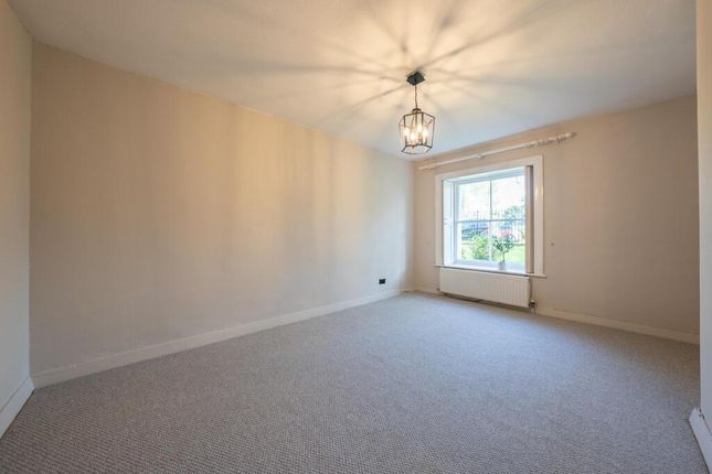 1b Avondale House, Wellington Square, Cheltenham photo 4