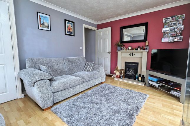 1 Upton Drive, Nuneaton, Warwickshire photo 4