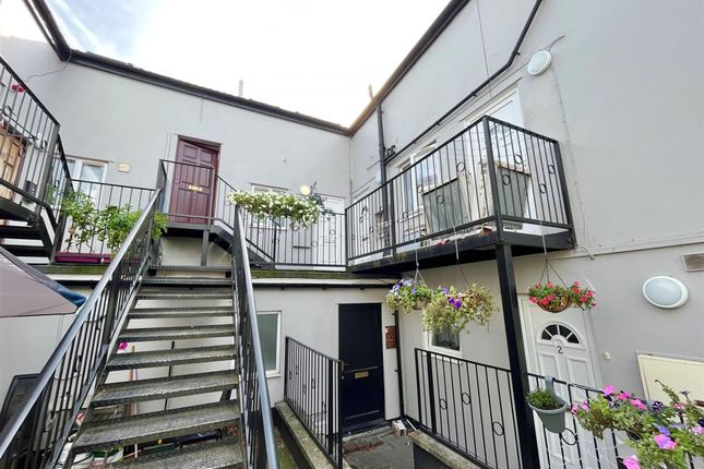 Flat 7, Lathwell Court Reginald Street, Luton photo 3