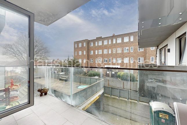 Flat for sale in Brent Street, London