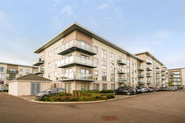 Flat for sale in Goldcrest House, Kingston Close, Maidenhead