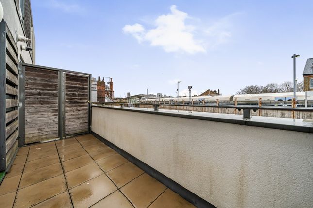 Flat 12, 124 Deptford High Street, Greater London photo 4
