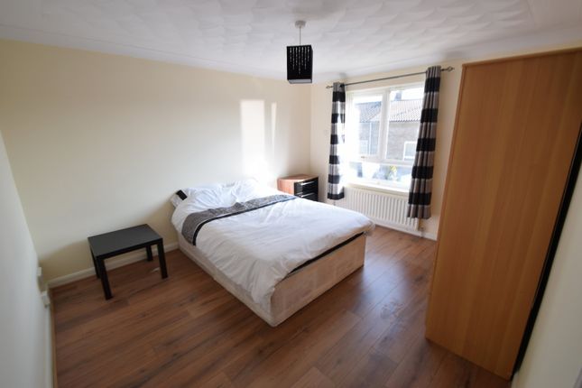 Room To Rent In Bute Court Haverhill Cb9 Zoopla