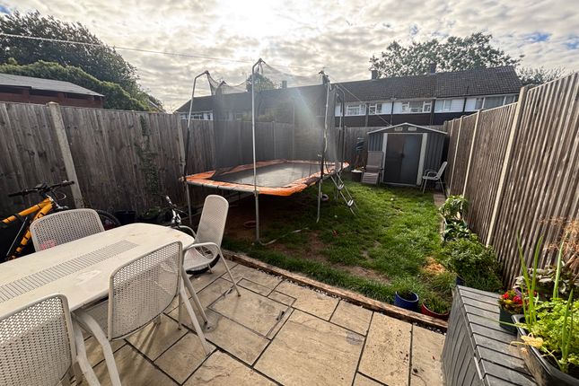 93, Stephens Road, Tadley photo 4