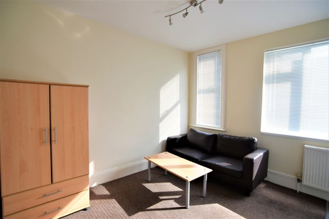 Thumbnail Flat to rent in Stanley Road, Brighton