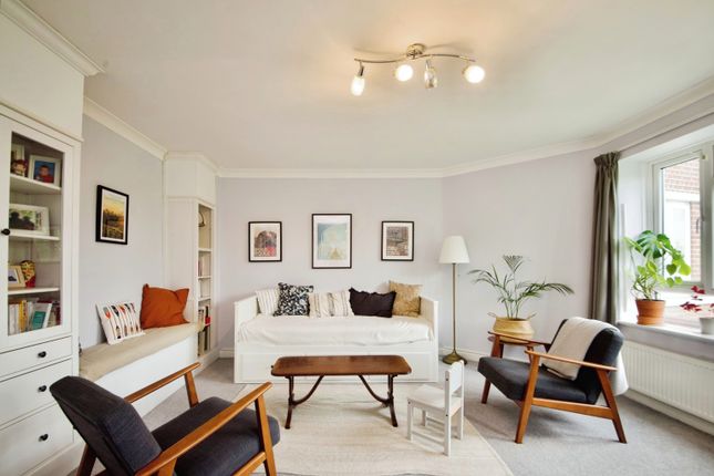Flat for sale in 10 Mapesbury Road, London
