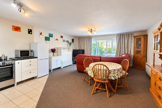 Flat 10, 6, Viking Way, Eastbourne photo 4
