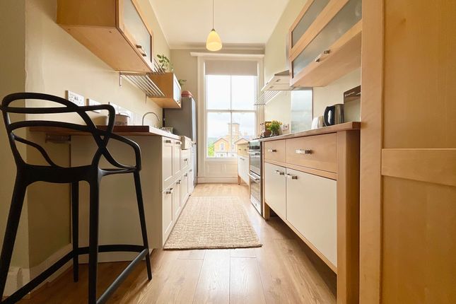 Flat 2, 1 Royal Crescent, Scarborough photo 4