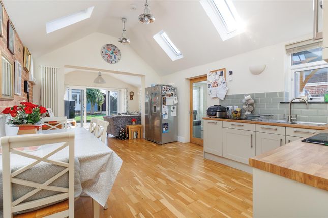 Thyme Cottage, 19, Hilton Road, Gurnard photo 4