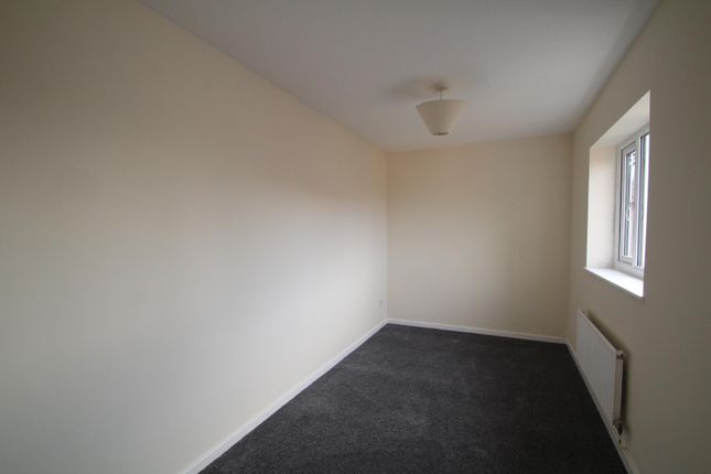 73, Glebe Field Drive, West Yorkshire photo 5