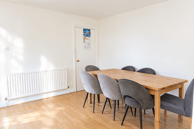 Princes Drive, HARROW photo 2