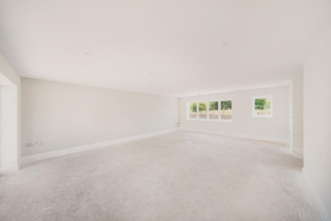 The Paddock, Andrews Drive, Marshfield photo 4