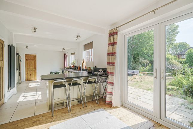 67, Sandy Lane, Surrey photo 2