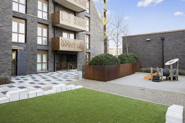 3-bed flat on Flat 1402/Teal Point, 8 Drydock Square, Barking, £450,000