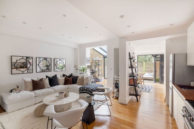 32, Leamington Road Villas, London photo 3