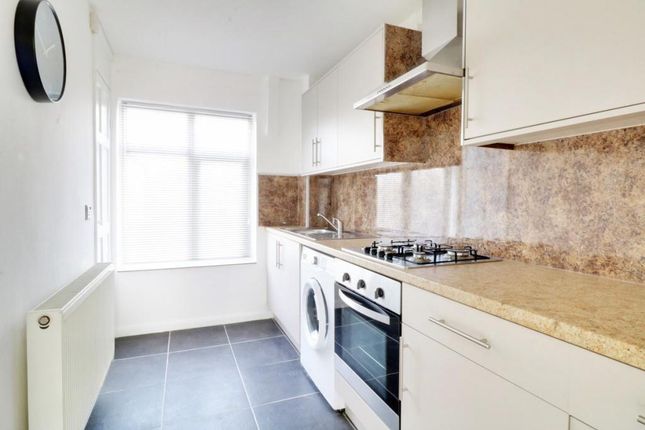 81a, Wood End Green Road, Hayes photo 4