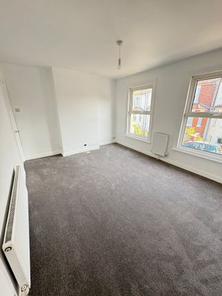 31, Lysons Road, Aldershot photo 4