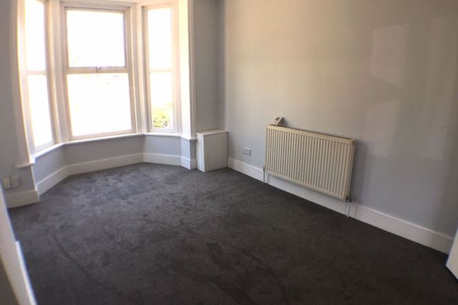 Flat to rent in Victoria Road, Cowes