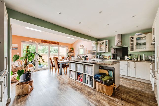 38, Youens Drive, Thame photo 4