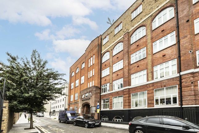 Flat to rent in Henriques Street, London