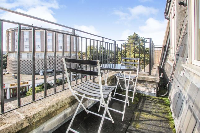 3-bed house on Flat 14, Jacey House Bath Road, Bournemouth, £1,500/mo