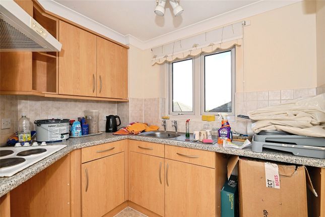 24, Appletree Court, Rainham photo 3