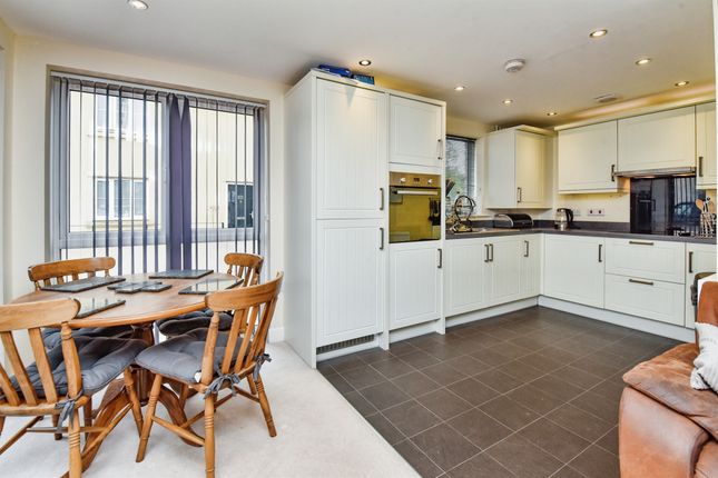 27, Garston Mead, Frome photo 3