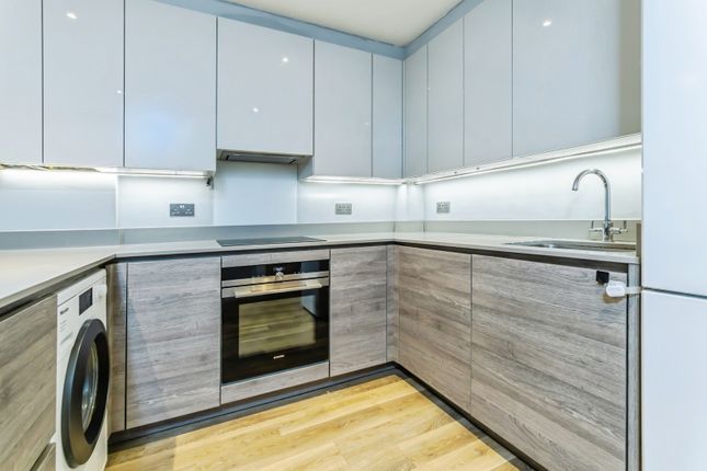 Flat 5, Valley Place, 76, Croydon Road, Surrey photo 2