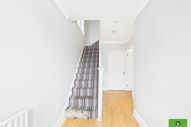 10, Kingsmead Avenue, Romford photo 2
