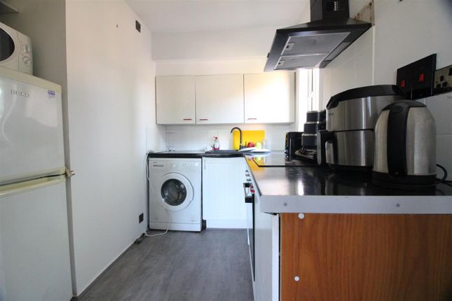 36, Helmsdale Close, Hayes photo 3