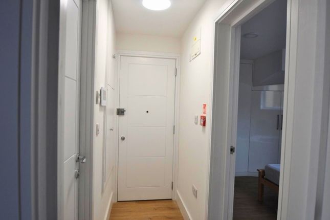 1,Bed Flat, 2nd floor 113A,ST Johns Hill-SW11 1SY, ST Johns Hill, London photo 3