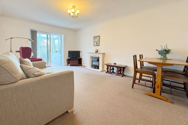 14, Pyrford Gardens, Lymington photo 3