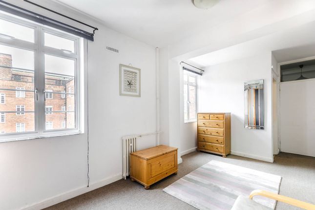 Latymer Court, Hammersmith photo 2