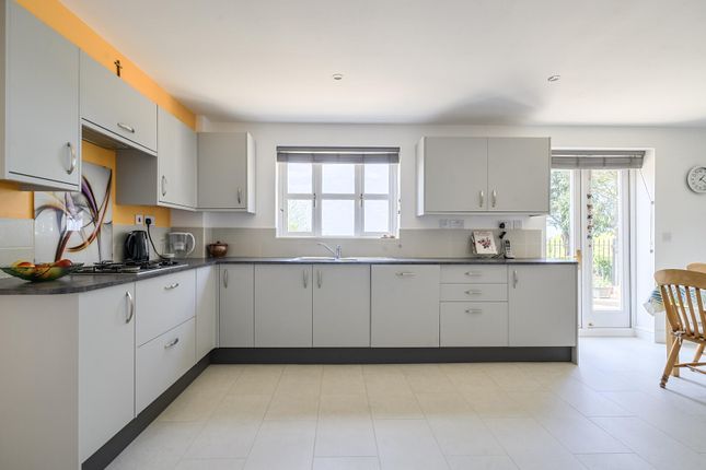 The Views, Pinetum Close, Devizes photo 4