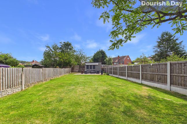 301 Oxford Gardens, Stafford photo 4
