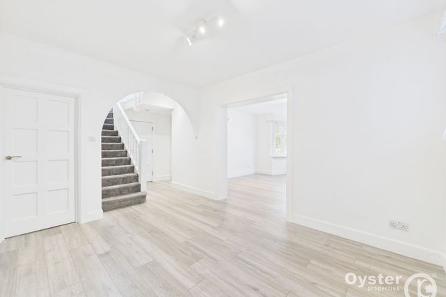 15 Weymouth Avenue, London photo 4