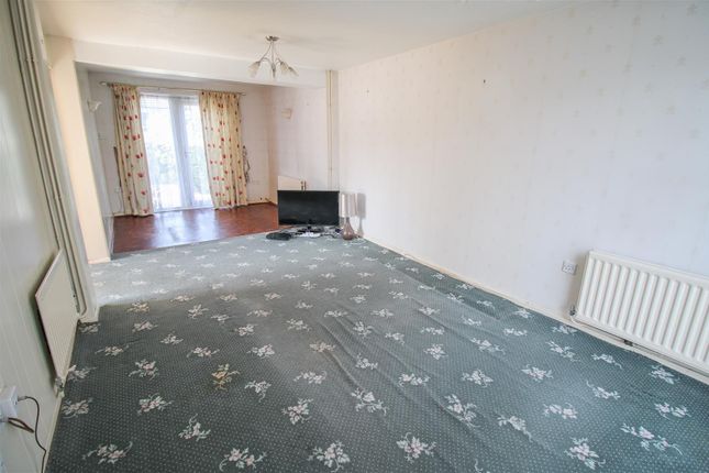 85, Paddock Mead, Harlow photo 3
