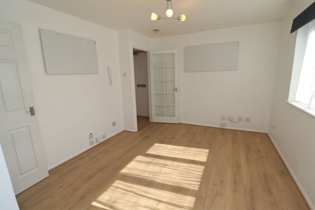 10 Bridge Meadows, London photo 4
