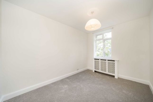 Flat 6, Coram Mansions, 64-68, Millman Street, London photo 4