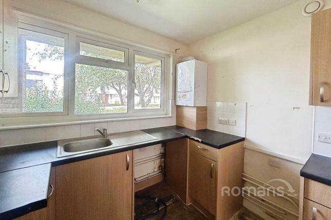 23, Robin Hood Close, Hampshire photo 4